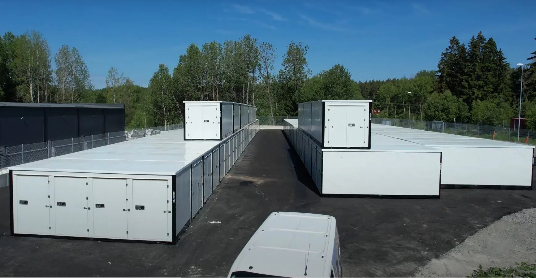 Vooraanzicht containerpark Valentuna Zweden