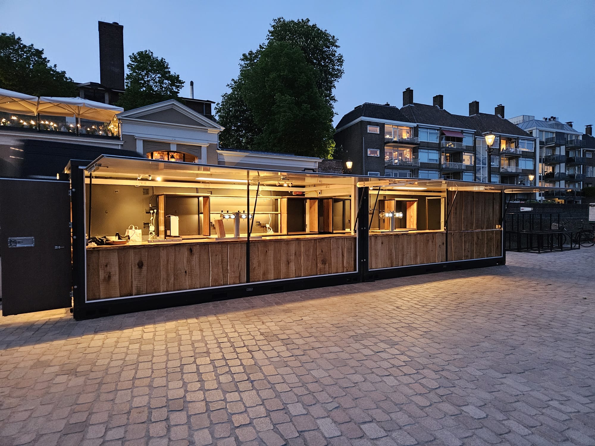 2 Z Box containers used as a bar in Deventer